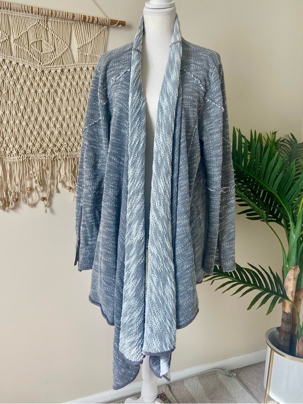 Free People 'In The Loop' Gray Waterfall Cardigan Sweater Size Large Cozy Boho - Picture 3 of 9